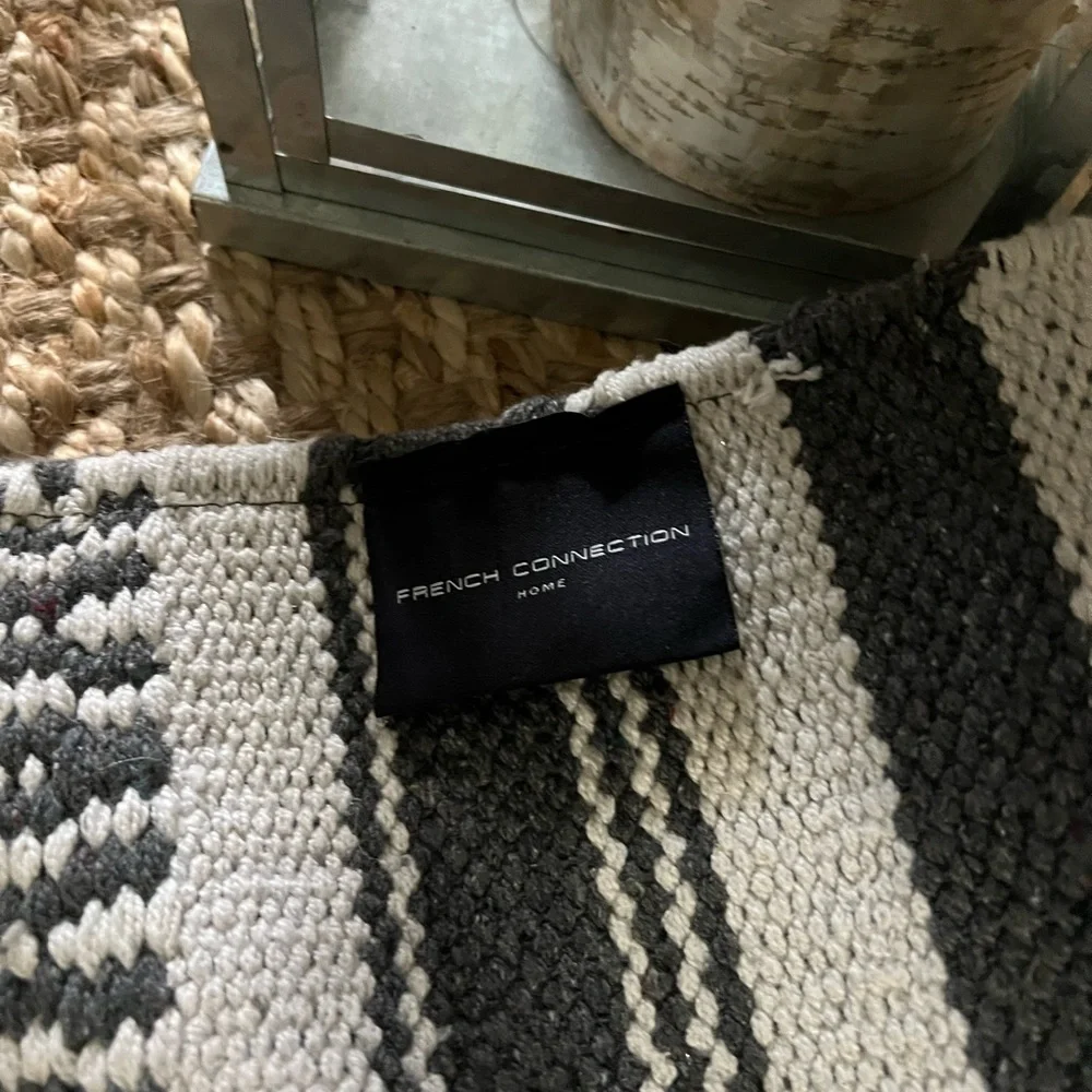 Beautiful Area Rug - Picture 4 of 6